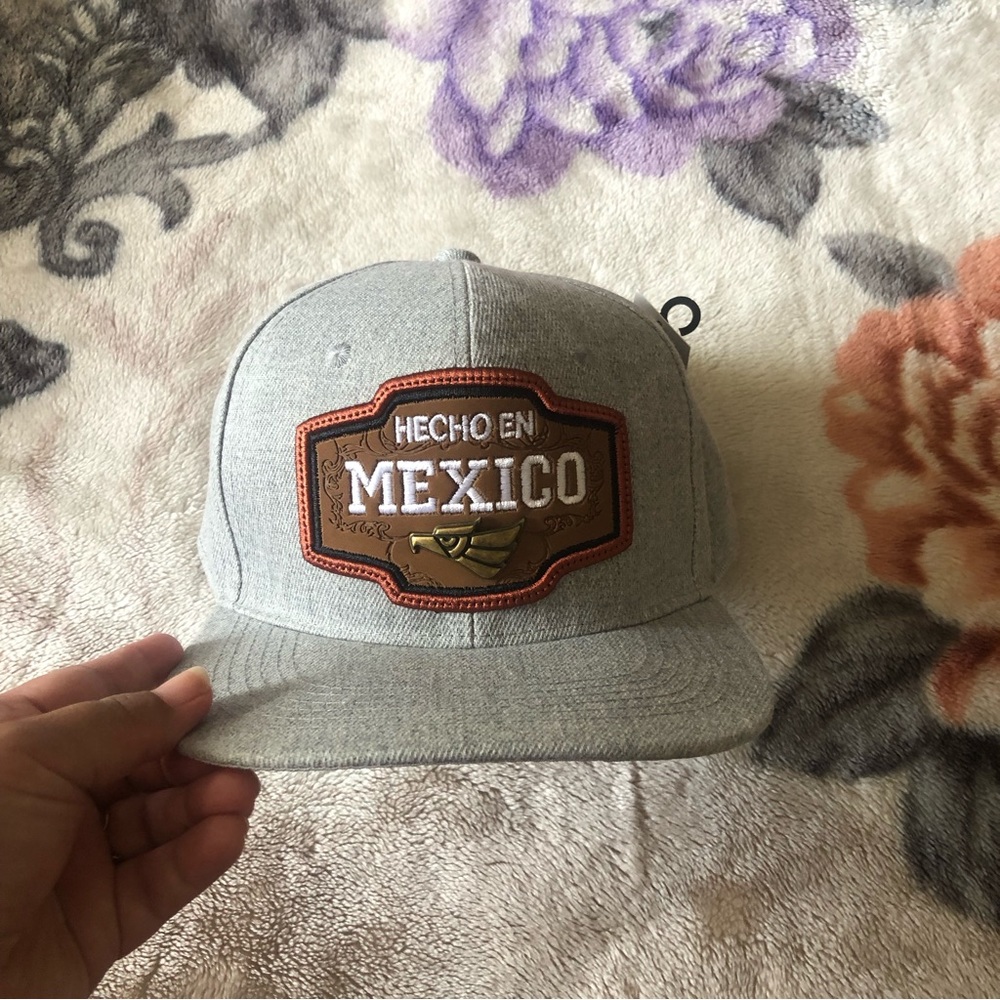 “Hecho en Mexico” graphic baseball hat/cap.